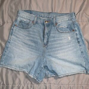 AMERICAN EAGLE Highest Rise Baggy Short in light denim size 4